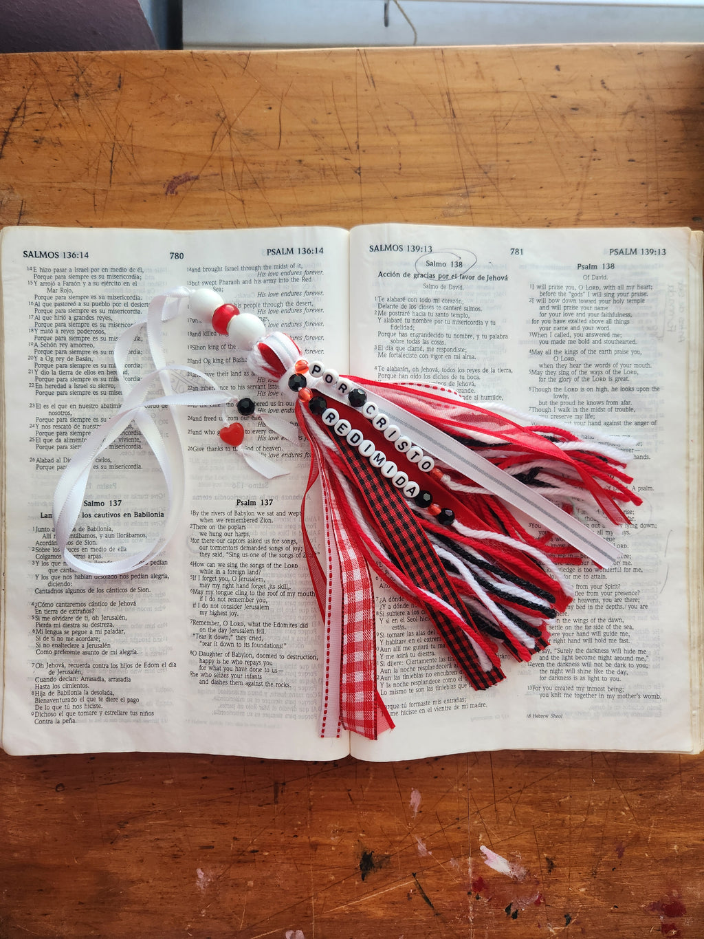 En Cristo Redimida  - Separador de Biblia/Libro - Hecho a Mano
