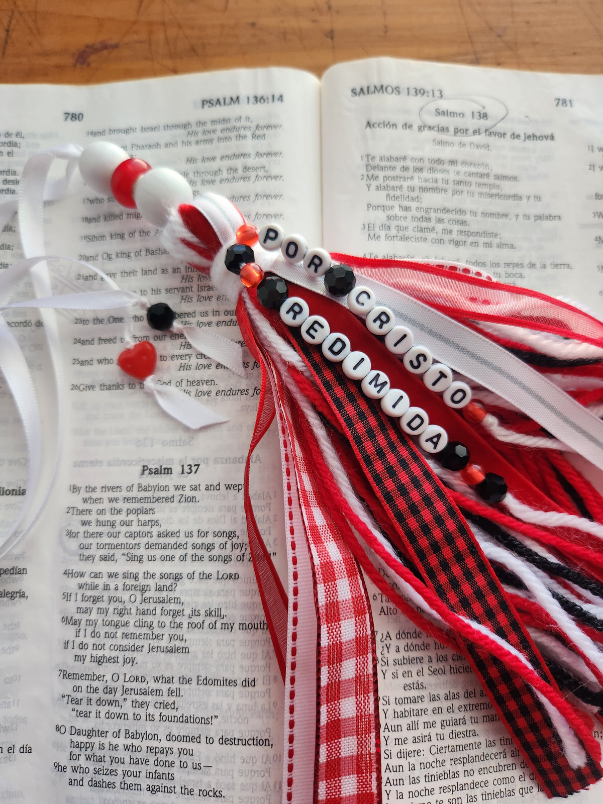 En Cristo Redimida  - Separador de Biblia/Libro - Hecho a Mano